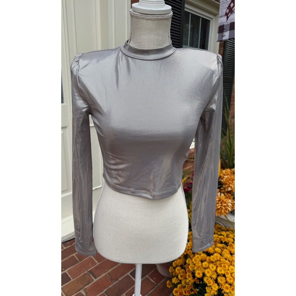 Forever 21 Silver Metallic Mock Neck Padded Shoulder Crop Top NWT Large